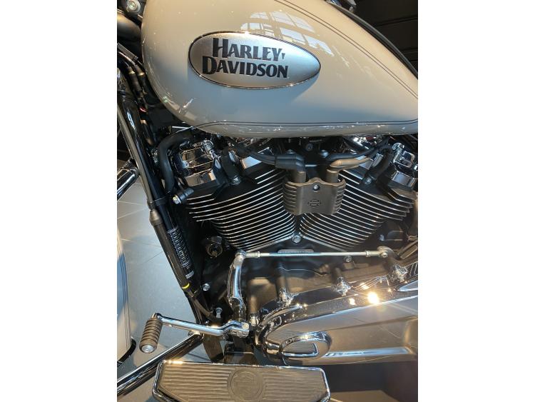 HARLEY-DAVIDSON SOFTAIL HERITAGE 1868 CLASSIC 114