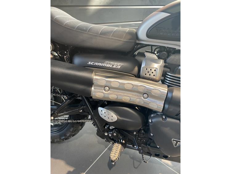 TRIUMPH STREET SCRAMBLER  900